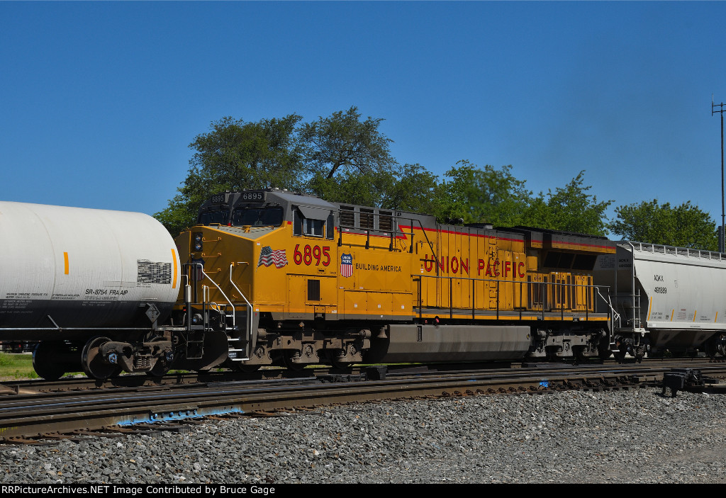 UP 6895